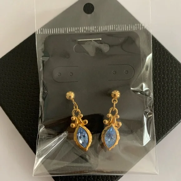 Vintage 1989 AVON Goldtone Blue Rhinestone Victorian Pierced Earrings - Picture 9 of 13